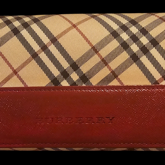 Burberry Beige and Red Plaid Clutch/Wallet with Kiss Lock (EUC) - Picture 2 of 7